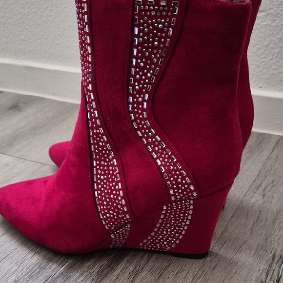 Elegant Red Women's Ankle Boots - Picture 2 of 6